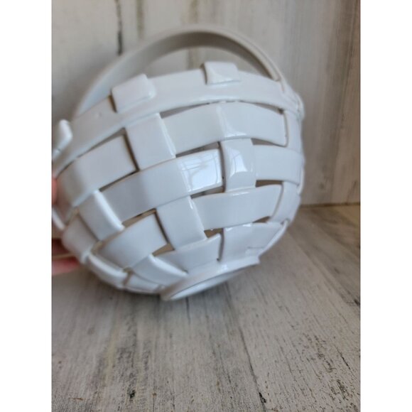 Vintage Italy white basket porcelain home decor xmas figure - Picture 7 of 8